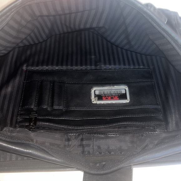 Tumi Alpha Black Genuine Leather Expandable Briefcase 904D3 - Picture 4 of 7